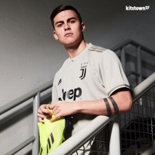 Maillot de saison de la Juventus 2018/19